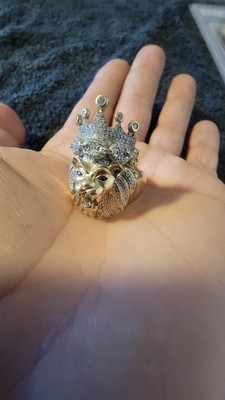10 Karat Gold Löwenkopf Krone Ring Rubin Augen und Diamanten, signiert von AV