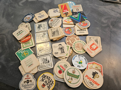 Vintage europäische Bierdeckel 100 zufällige Marken 70er/80er Jahre Restposten Konvolut