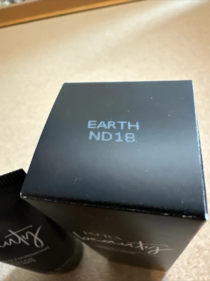 JAFRA 自然色调哑光粉底液 30 毫升 ≈ 1 液量盎司全新带盒 — 第 2/4 张图片