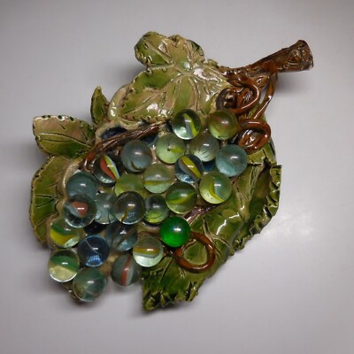 Broche Vintage Ancienne En Forme De Feuille De Vigne Et Raisin - Cristaux Sur Plaqué Or - Occasion