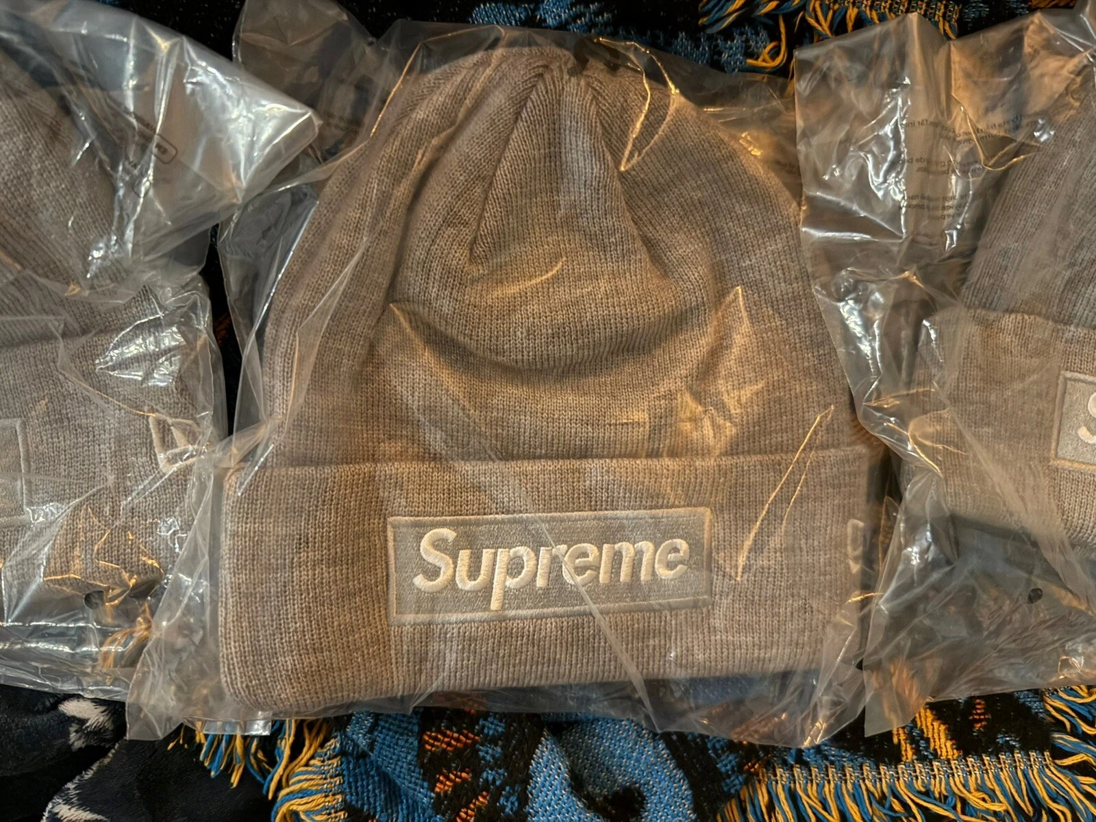 Supreme x New Era boîte logo bonnet gris FW24 SCELLÉ À LA MAIN PRÊT À EXPÉDIER