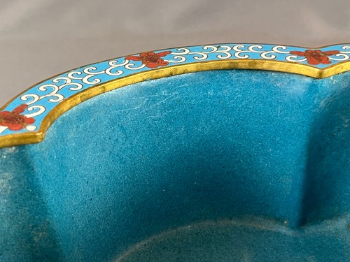 Chinese Zi Jin Cheng Cloisonné Enamel & Brass 8 ¾” Footed Cache Pot Jardiniere - Picture 14 of 20