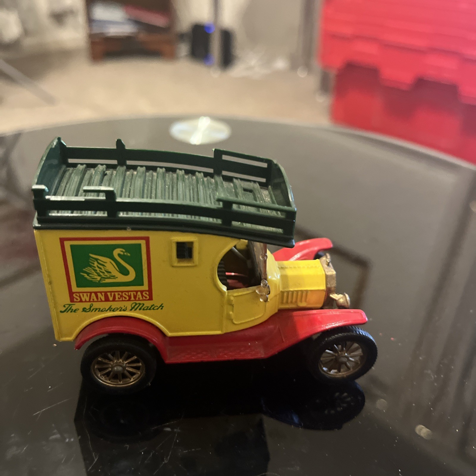 Corgi Classics Ford Model T 1915 Van Swan Vestas The Smokers Match VINTAGE  thumbnail 3