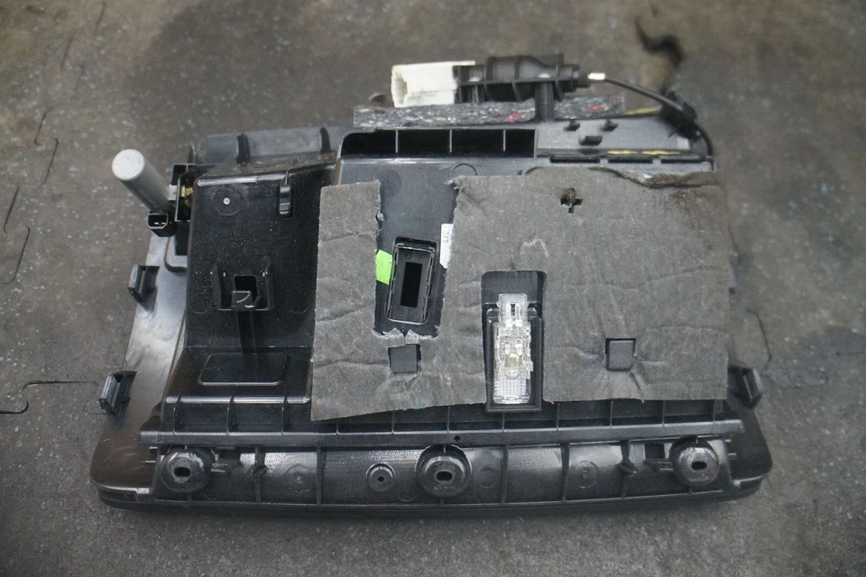 Guantera tablero compartimento negro 4L18571044PK OEM Audi Q7 2007-15 Foto 3 de 4