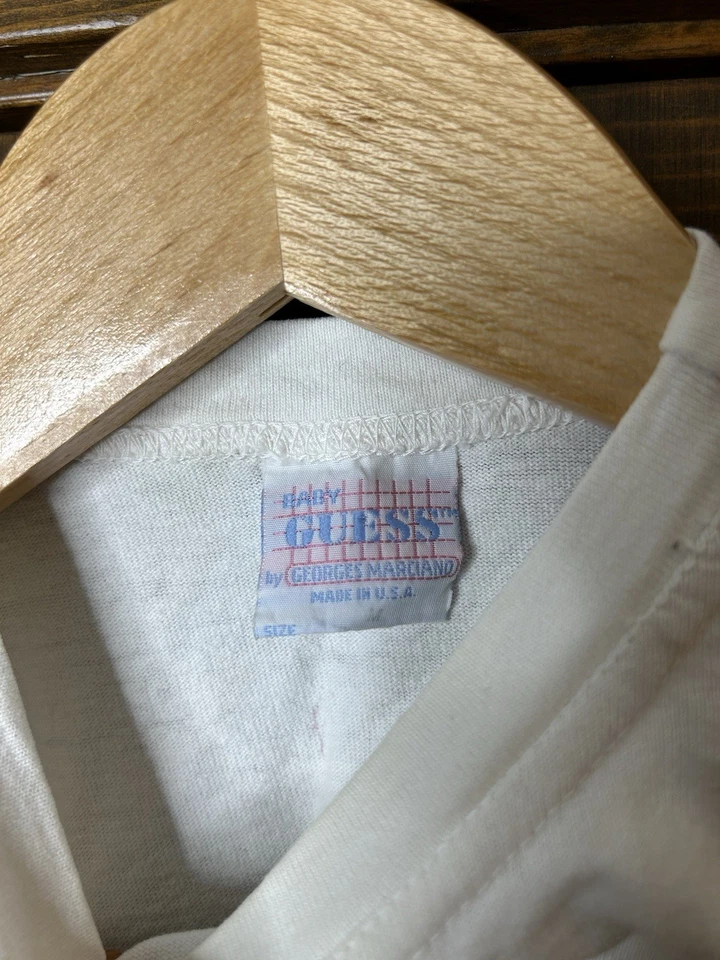 Vintage 90s Guess Kids Graphic T Shirt Youth S/M White Spellout Logo USA Foto 3 de 4