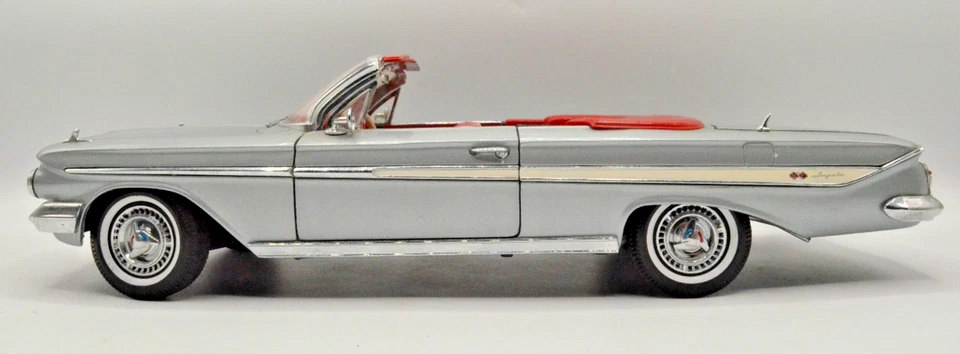 Sun Star 1961 Chevrolet Impala  1:18 Scale Diecast Convertible - Image 2 of 4