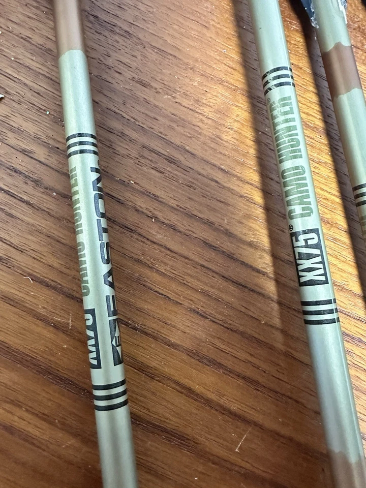Easton XX75 Superlite Flechas de Aluminio 2213 Camuflaje Cazador con Cabezas Anchas y Estuche Foto 3 de 4