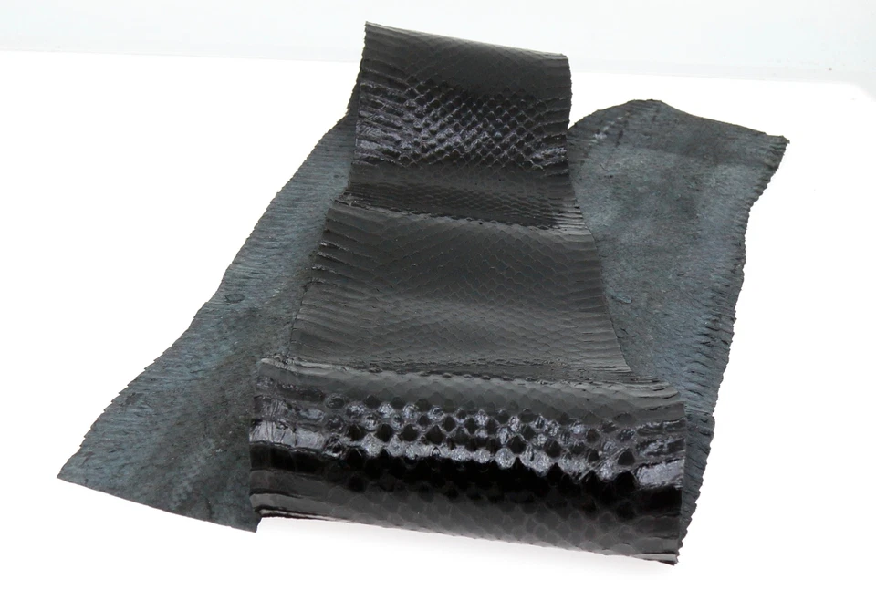 Piel de Serpiente Genuina Piel de Serpiente Cobra Ocultar Artículo de Liquidación Negro Brillante Foto 2 de 3