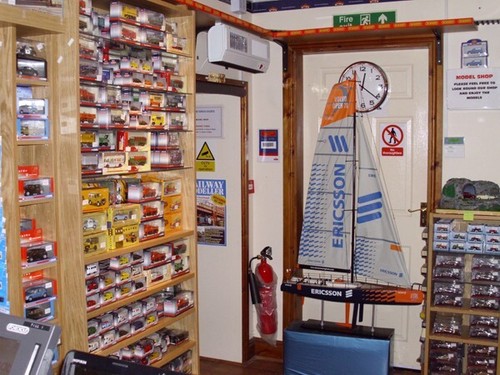 Black Tack 10cm Strip Model Railway DCC Sound Speaker Fitting Putty 2nd C AMPost - Picture 11 of 16