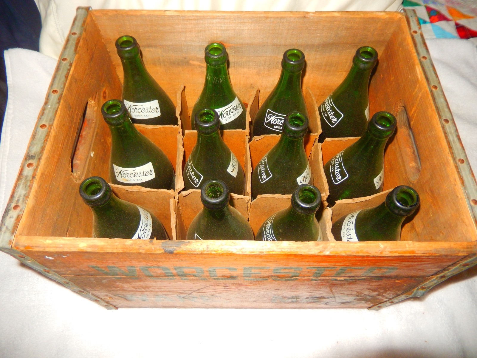 ANTIQUE WORCESTER SODA CO WARE MASS USA WOOD BOTTLE  ADVERTISING BOX & BOTTLES