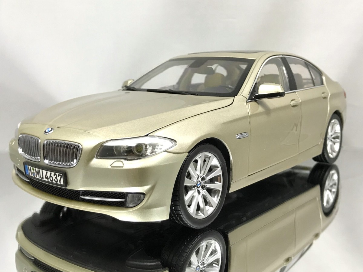 ミニカー GT Autos BMW 5 Series 1/18 1/18 GTAutos BMW 5 Series 535i (Blue) Diecast Car Model