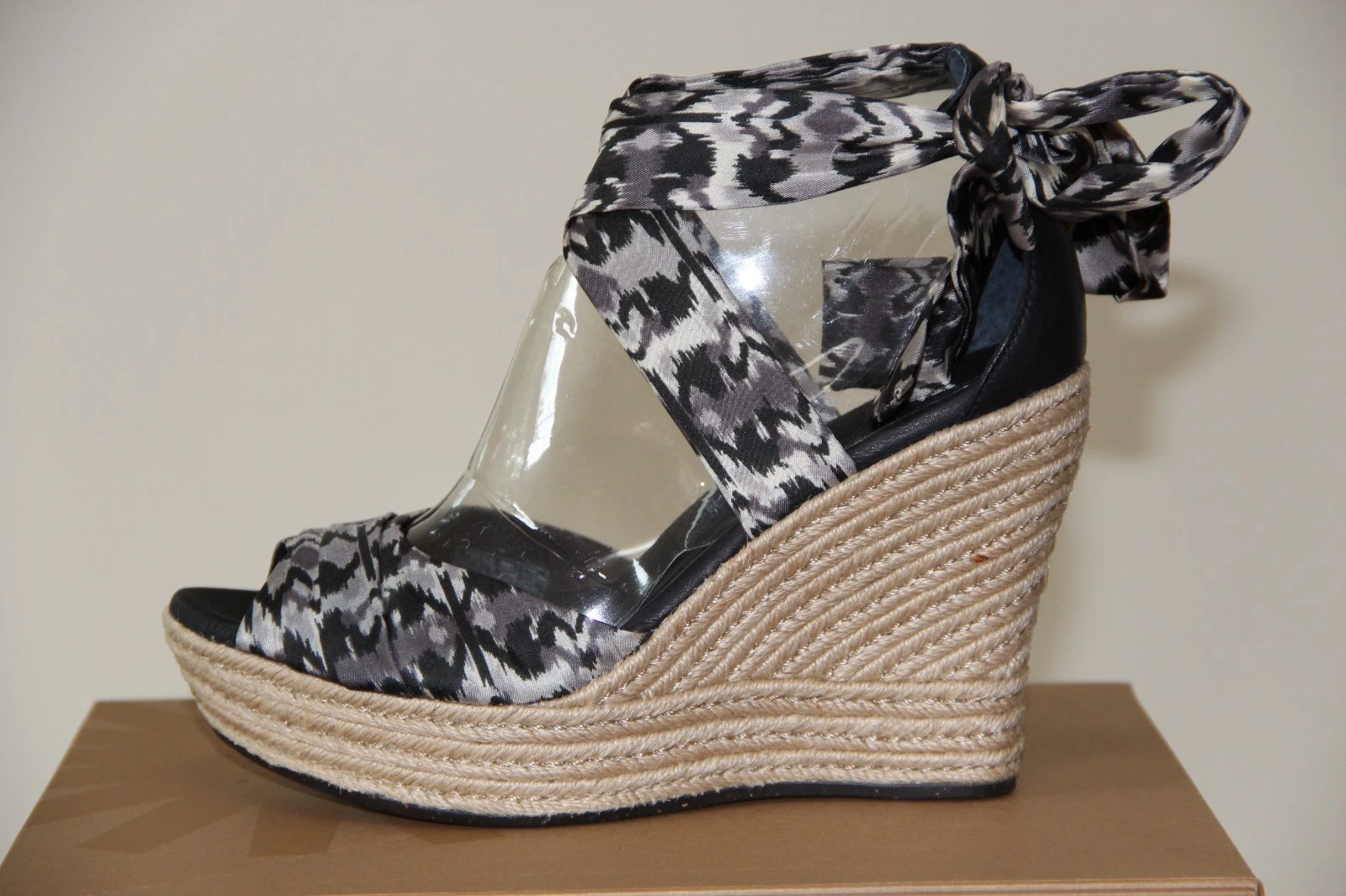 Sandalo Ugg Australia donna Lucianna taglia 9 nuovo con scatola