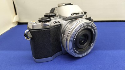 OLYMPUS OM-D E-M10 Objektiv Kit Spiegellose Kamera