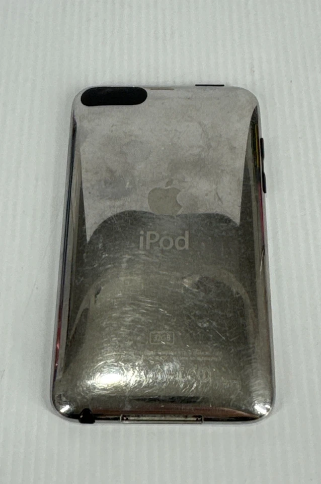 Apple iPod Touch 3rd Generation 32GB Working Black Silver With Charger - Image 2 of 4