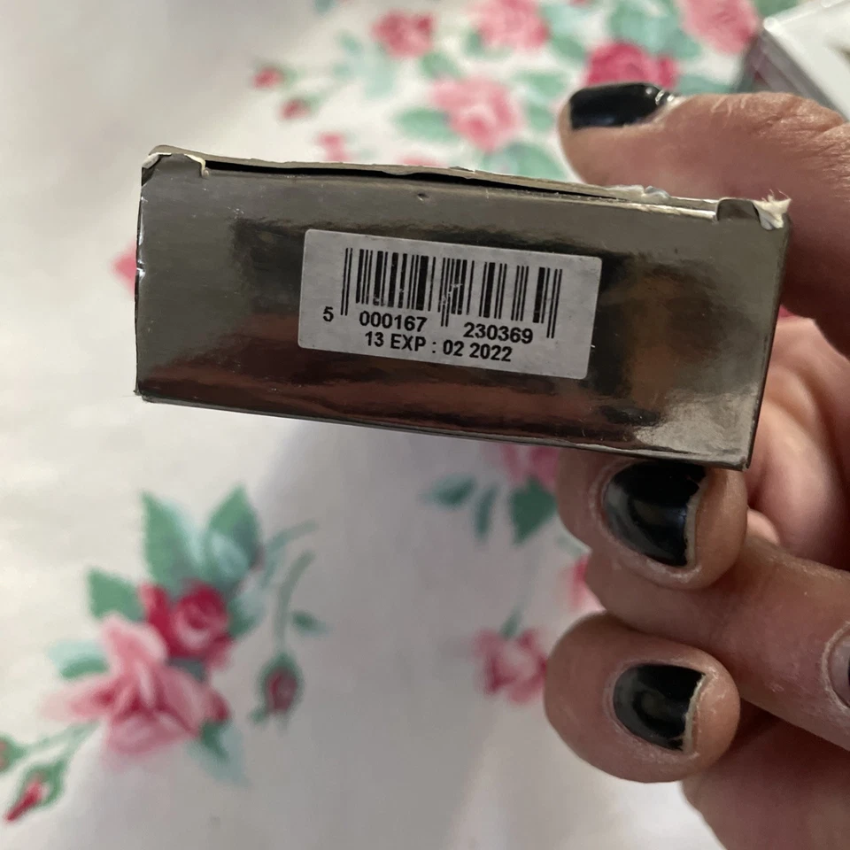 Botas Nº7 City Crema Hidratante Tintada Ligera FPS15 MEDIO/OSCURO Sellado Interior EXP LEER Foto 2 de 4