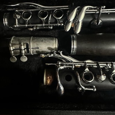 Selmer USA Signet Soloist Wood Clarinet original Case Pads Very