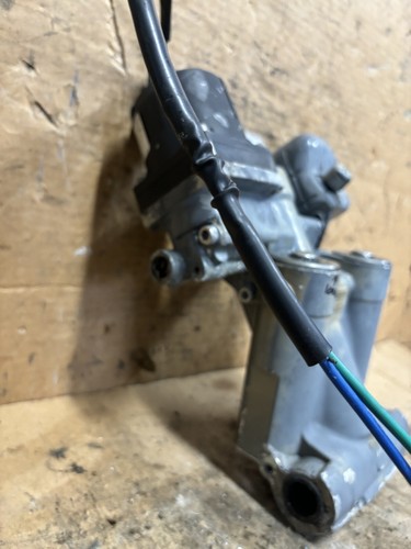 Honda BF90- BF225 4 Stroke Power Trim For Parts Works Needs Seals - Picture 5 of 10