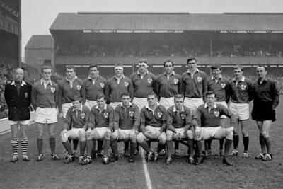 Ireland Team Group 1968 OLD RUGBY PHOTO