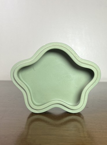 Vintage Wedgwood England Green Jasperware Pentefoil Pegasus Covered Trinket Box - Picture 6 of 12