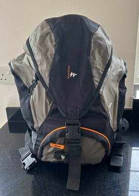 Quechua Diosaz 30 Air Backpack Rucksack mit belüftetem Rücken & Regenschutz