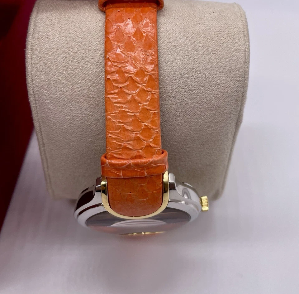 Reloj con correa de cuero de cuarzo suizo Salvatore Ferragamo para mujer FIZ030015 Foto 3 de 4