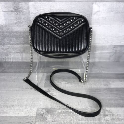 New Look Handtasche Damen schwarz Kette Umhängegurt mit Nieten innen Reißverschlusstasche - Bild 1 von 13