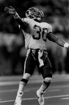 Brian Mitchell Washington Redskins runs with the ball 1990s Old Photo 13