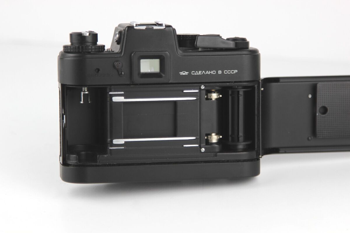 Soviet KMZ camera ZENIT - 18 Lens MC Zenitar - ME - 1 (1,7 Soviet KMZ camera ZENIT - 18 Lens MC Zenitar - ME - 1 (1,7