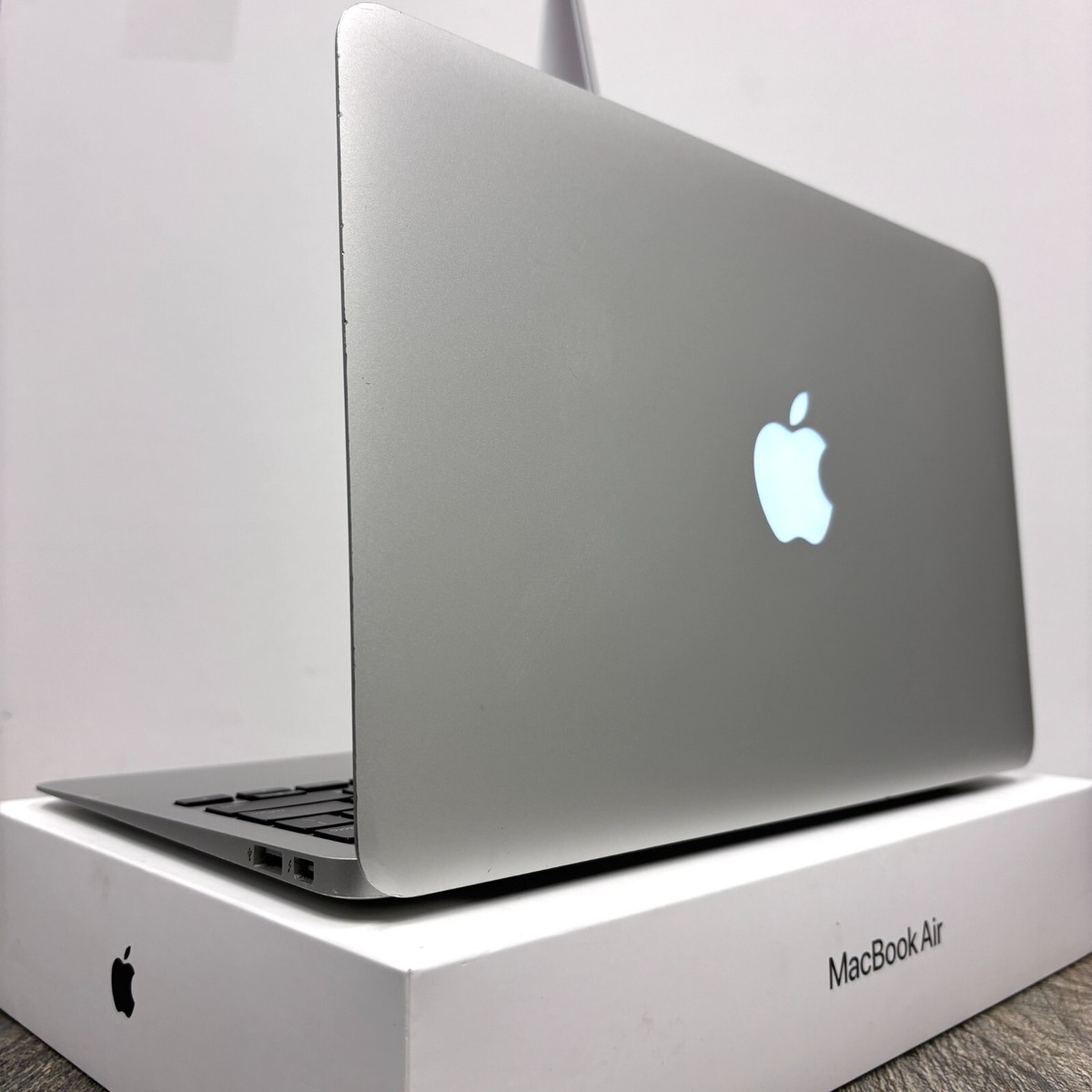 Apple MacBook Air 11 inch | Intel Core i7 | 256GB SSD | 11 inch