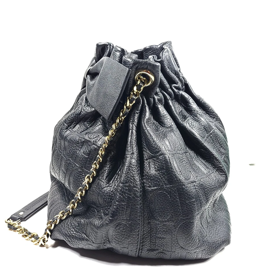 Bolso de Hombro Carolina Herrera CH Monograma Cuero Repujado Arco Cubo Negro Foto 2 de 4