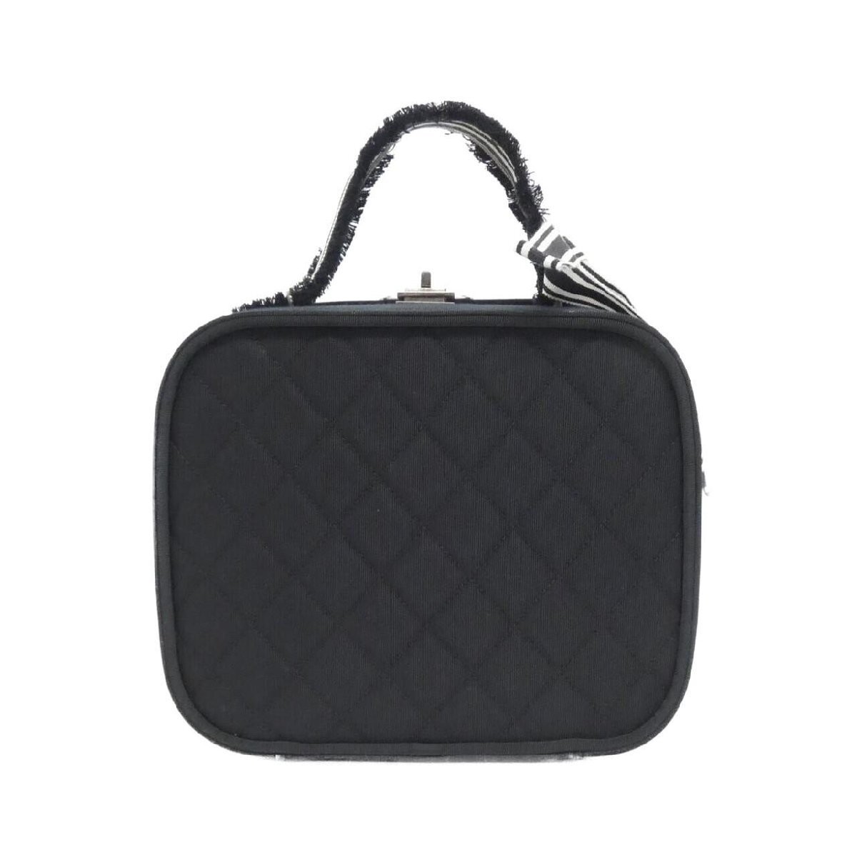 CHANEL Classic Flap Bag in Timeless Quilted Leather