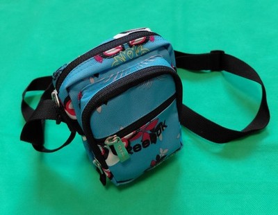 Reebok Festival Tasche, Bag,  Umhängetasche blau Flower vinted 12x15x6 cm