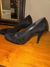 Stuart Weitzman Black Suede Rounded Toe Pumps Heels Women’s Size 7M Spain