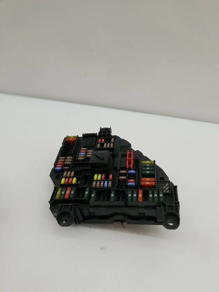 CAJA RELÉ DE CONEXIONES FUSIBLES MALETERO TRASERO BMW F10 F11 F12 F01 F02 5 6 7 9252812 Foto 2 de 4