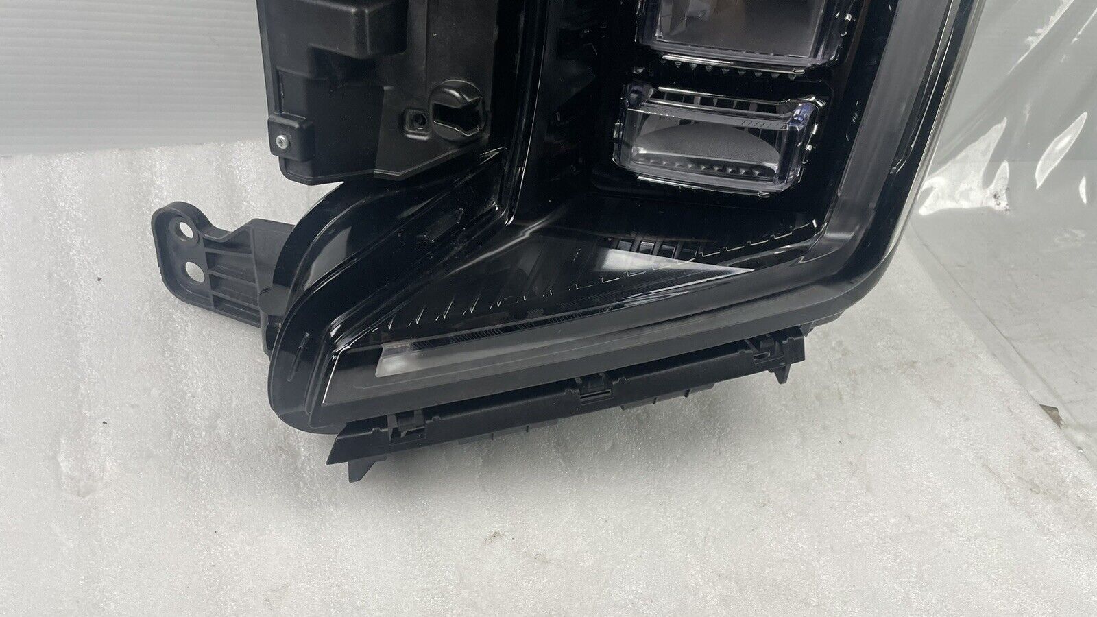2021-2024 GMC YUKON DENALI YUKON XL HEADLIGHT LED DRIVER SIDE 