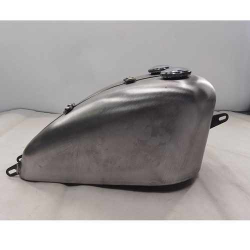 Motorcycle Petrol Gas Fuel Tank Oil Tank For Harley Dyna Unpainted Silver 10L - Foto 2 di 9