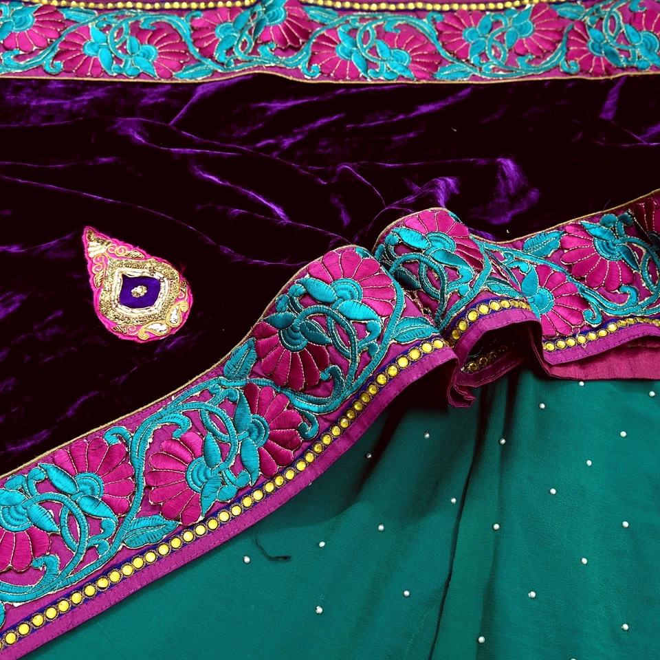 Vintage Heavy Sari Purple Pure Georgette Silk & Velvet Hand Embroidered Sarees - Image 4 of 4