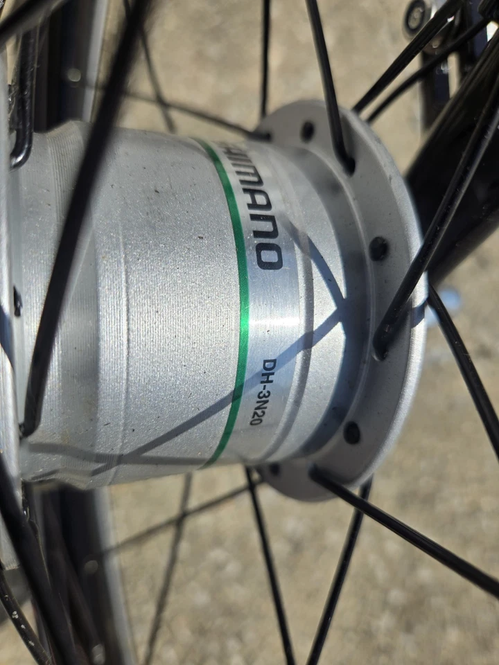 Dahon Mu P11 Folding Bike 20" wheel Shimano Alfine 11 speed hub dynamo light - Image 4 of 4