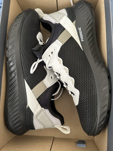 ECCO Herren Ath-1fm Tie Sneaker. Größe 42 USA 8-8,5. Farbe Schwarz/Weiß. Neu