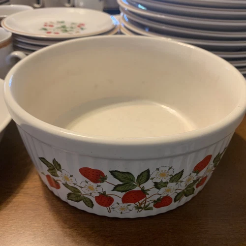 8” Sheffield Strawberries 'n Cream Stoneware Casserole Soufflé Baking Dish Japan