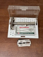 Vtg Gillette Adjustable Safety Razor code L-2 in original box with blades