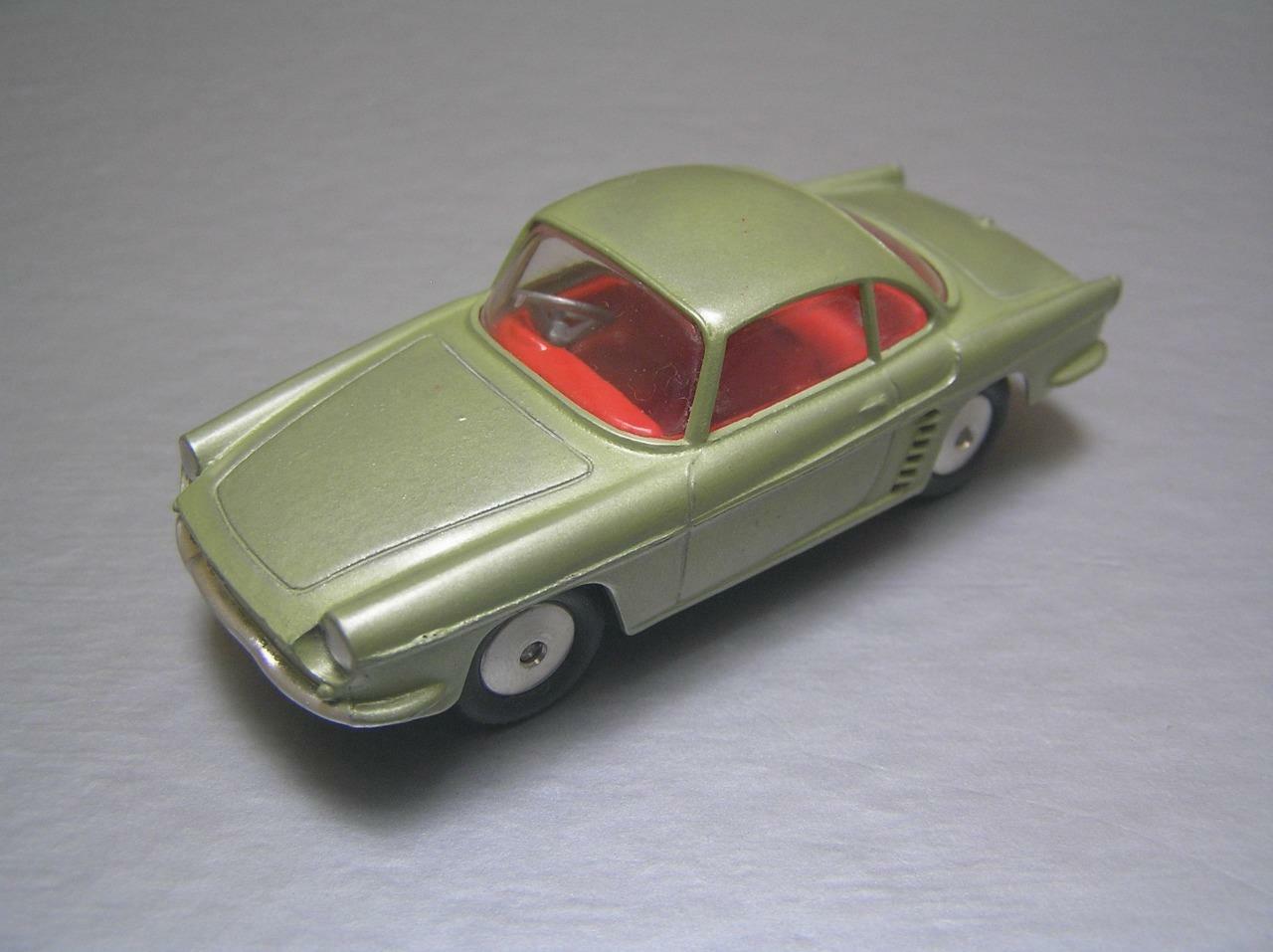 Corgi Toys 222 Renault Floride made in Gt Britain 1 43 scale NM+ Condition Corgi Toys 222 Renault Floride made in Gt Britain 1 43 scale NM+ Condition