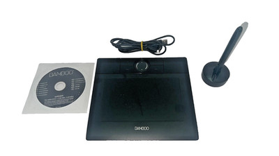 Bamboo MTE-450/K compact graphics drawing tablet
