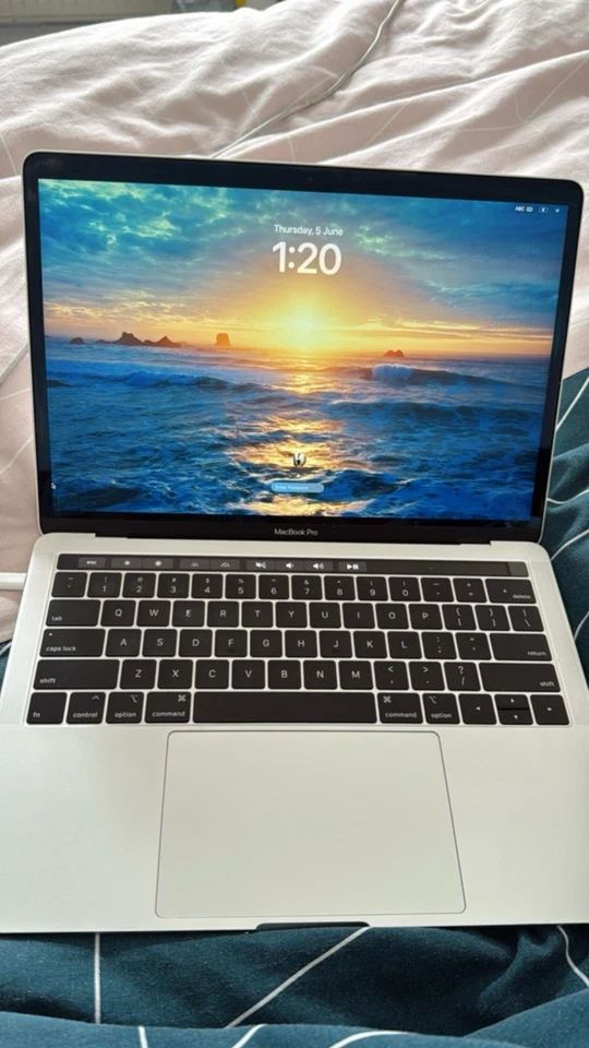 Apple MacBook Pro 13" 2018 · i7 · 16GB · 256GB, photo 2 of 4