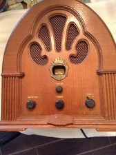Thomas Collectors Edition Cathedral Style AM/FM/AFC Radio Model BD109
