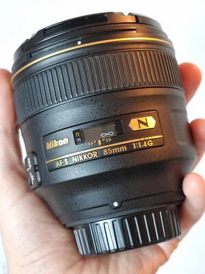 Nikon AF-S Nikkor 85mm f/1.4G with pouch and covers boxed in mint condition - Photo 1/4