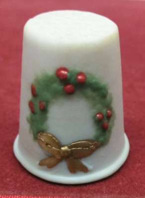 VTG 978 Thimble - Christmas Green Wreath w/ Red Ornaments / Gold Bow