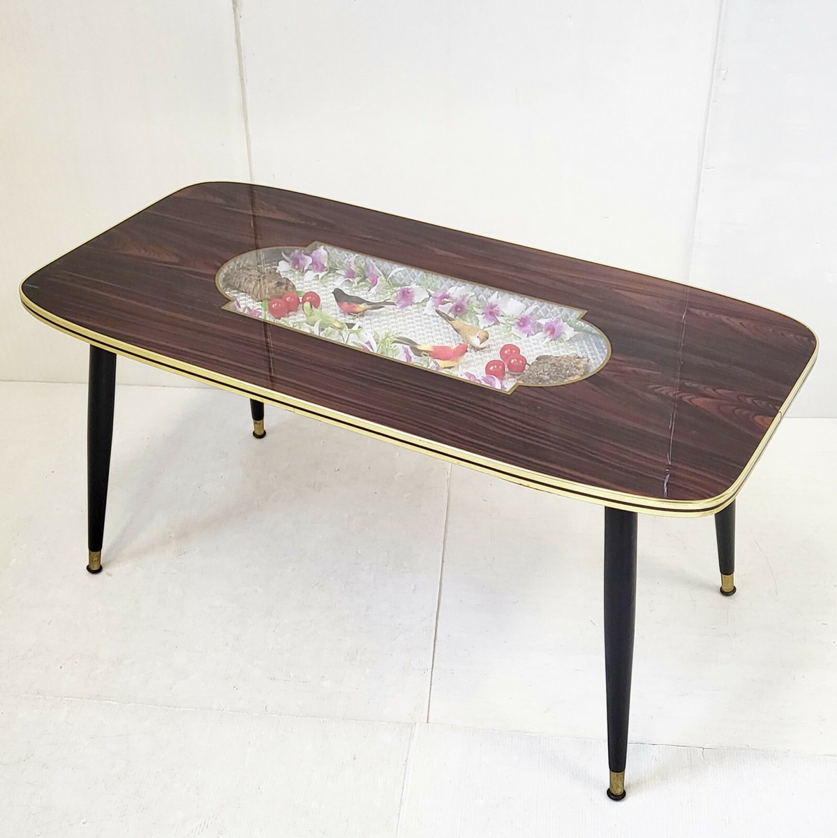 【cornice】COFFEE TABLE Renee: Square coffee table with metal base | Calligaris New York