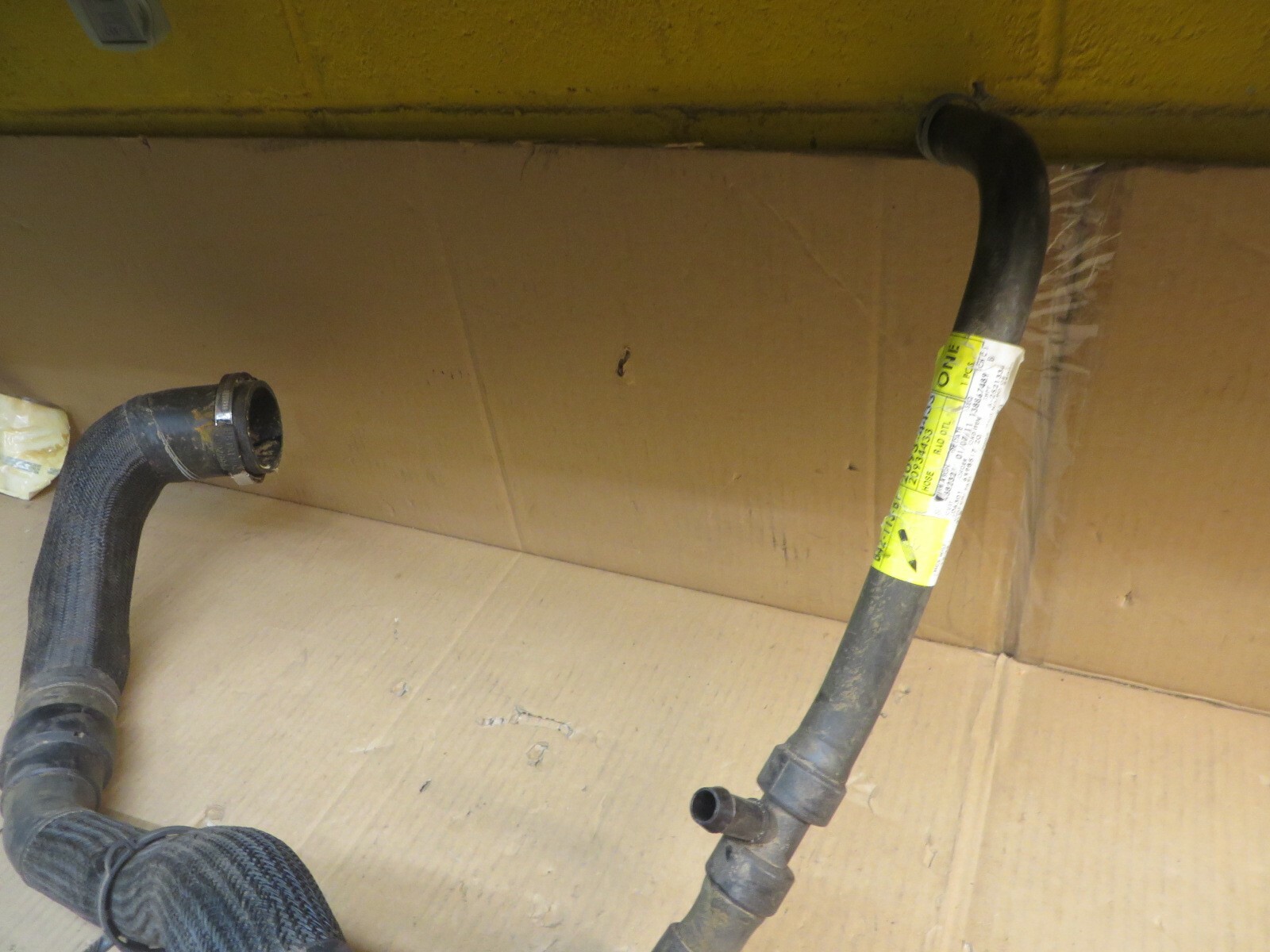OEM # 20934433 # 15905242 GM General Motors OEM new RADIATOR HOSE 
