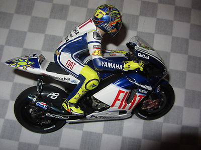 1/12 MINICHAMPS FIAT YAMAHA ROSSI BIKE AND FIGURE VALENCIA 2009